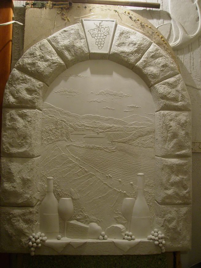 Барельеф в коридоре